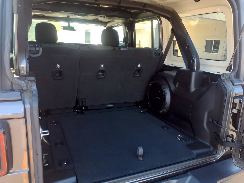 Used 2018 Jeep Wrangler Unlimited Rubicon w/ Dual Top Group AWD/4WD image 9