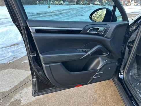 Used 2016 Porsche Cayenne S image 20