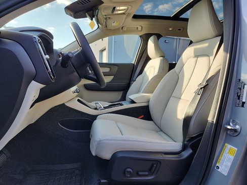 Used 2025 Volvo XC40 B5 Ultra w/ Protection Package Premier image 13