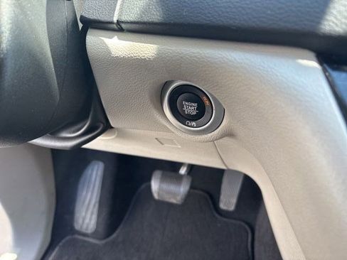 Used 2023 Chrysler Pacifica Touring-L FWD image 20