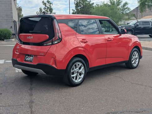 Certified 2025 Kia Soul LX w/ LX Technology Package FWD image 3
