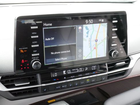 Certified 2022 Toyota Sienna XLE w/ XLE Plus Package FWD image 22