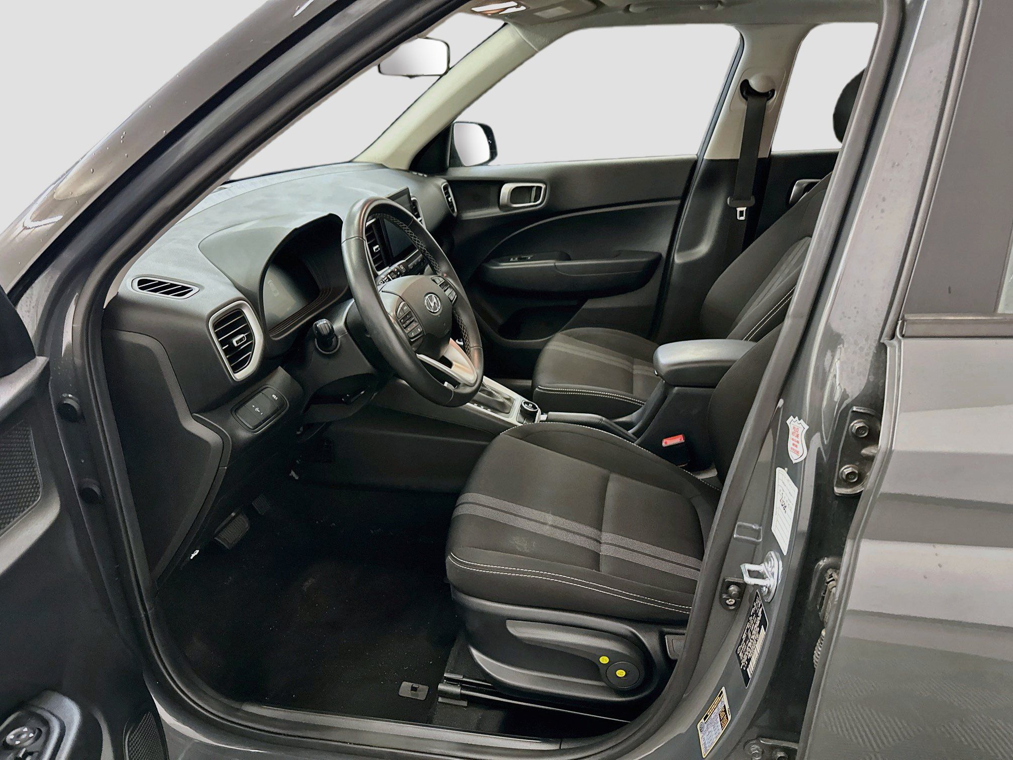 Used 2025 Hyundai Venue SEL FWD image 13