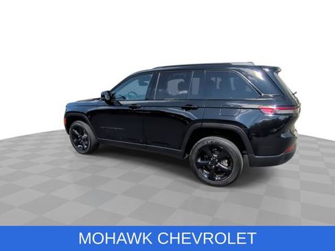 Used 2023 Jeep Grand Cherokee Altitude AWD/4WD image 6