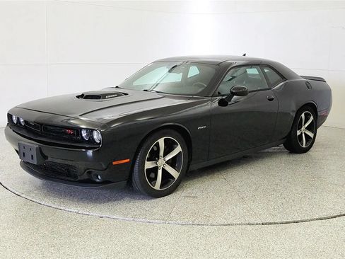 Used 2016 Dodge Challenger R/T RWD image 3