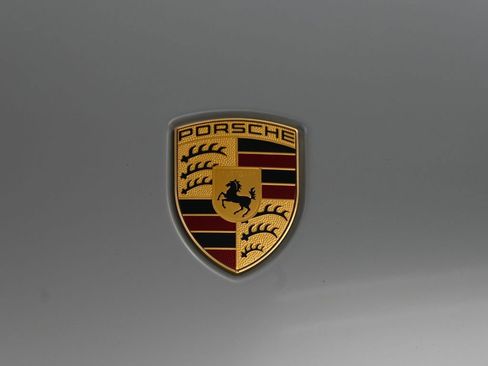 Certified 2025 Porsche Macan image 30