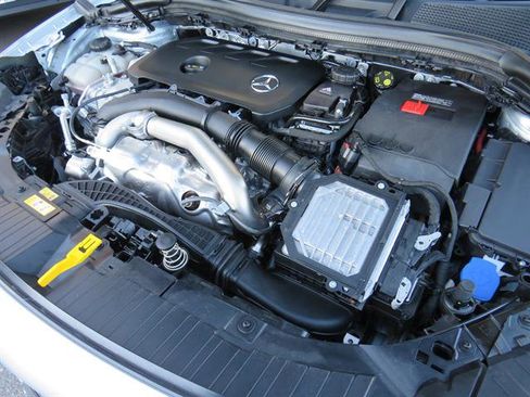 Used 2025 Mercedes-Benz GLA 250 4MATIC image 7