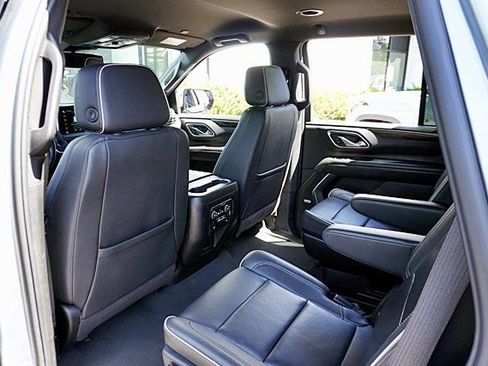 Used 2024 Chevrolet Tahoe Premier AWD/4WD image 17