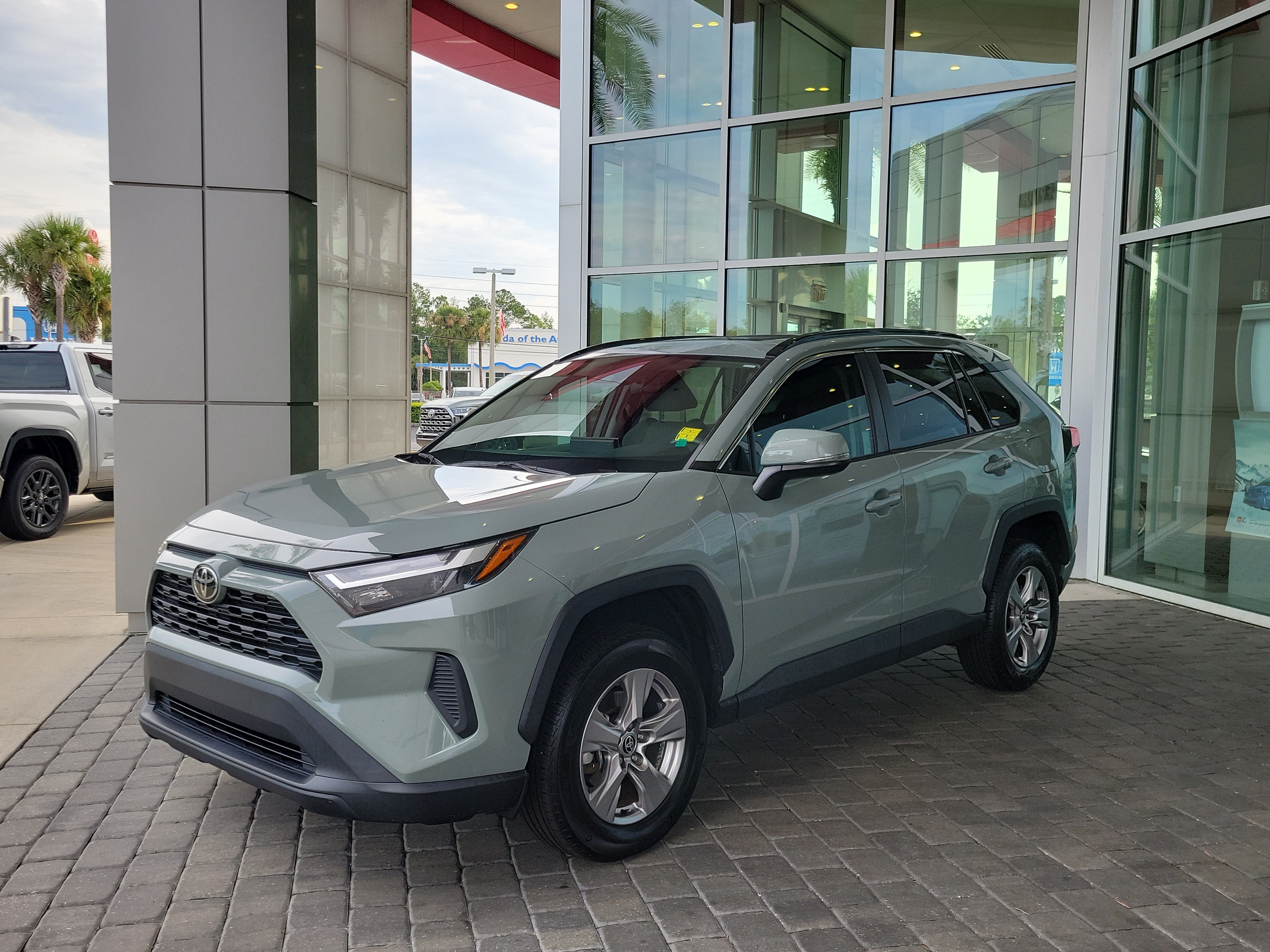 Used 2022 Toyota RAV4 XLE w/ Convenience Package FWD image 1