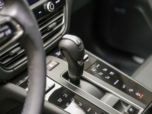 Certified 2025 Porsche Macan S AWD/4WD image 24