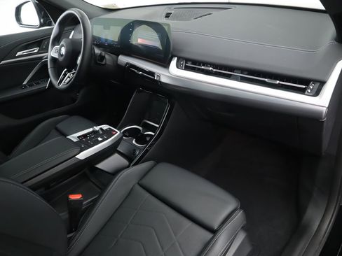 Certified 2025 BMW X2 xDrive28i image 17