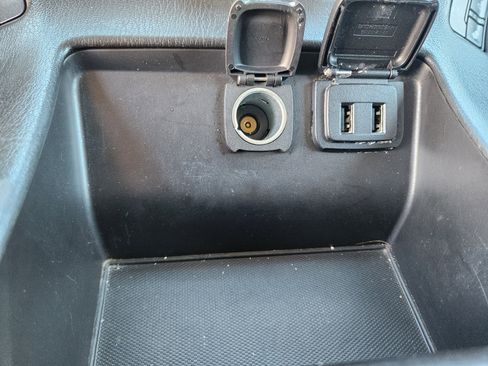 Used 2017 GMC Yukon SLT image 36