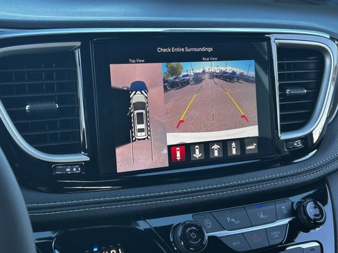 New 2026 Chrysler Pacifica Select image 22