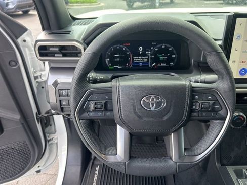 Used 2025 Toyota Tacoma TRD Off-Road AWD/4WD image 20