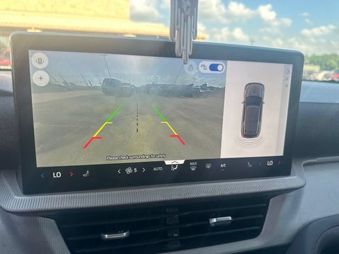 Used 2025 Ford Explorer Active RWD image 13