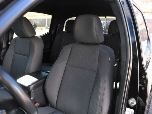 Used 2019 Toyota Tacoma TRD Sport image 17