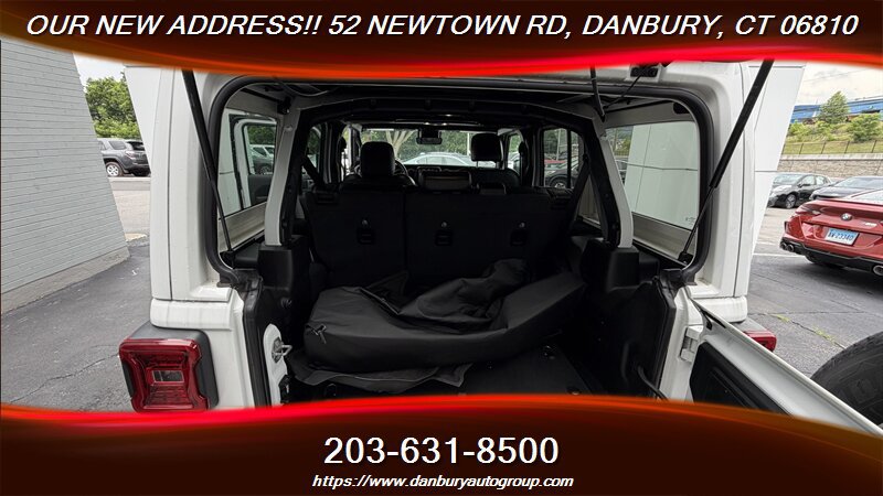 Used 2023 Jeep Wrangler Unlimited Sahara AWD/4WD image 23