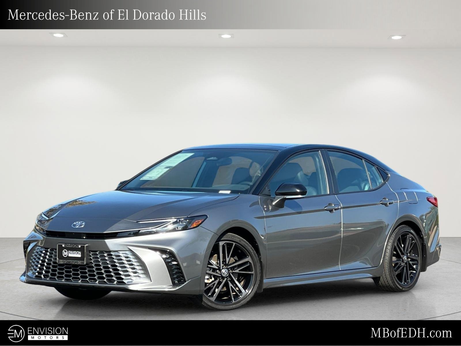 Used 2025 Toyota Camry XSE FWD image 1