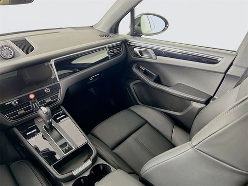 New 2026 Porsche Macan image 26