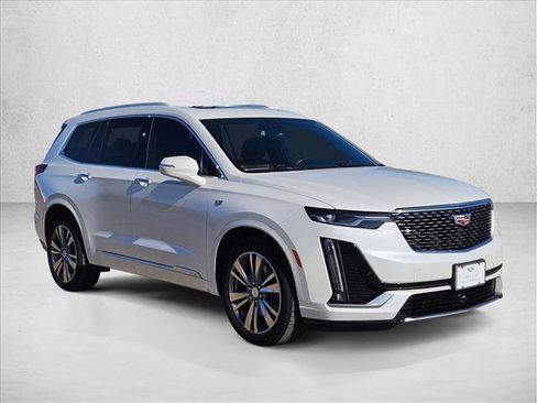 Used 2021 Cadillac XT6 Premium Luxury image 3