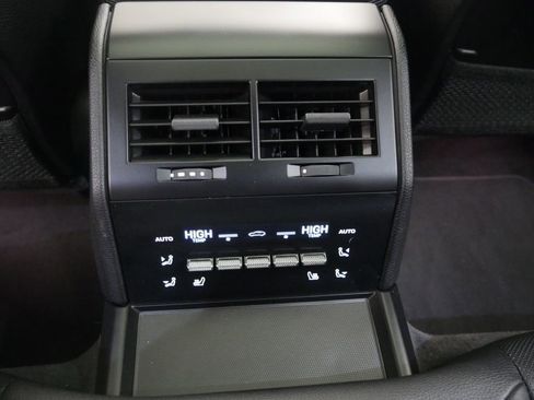 Certified 2025 Porsche Panamera image 35