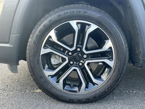 Used 2023 Jeep Compass Limited image 9