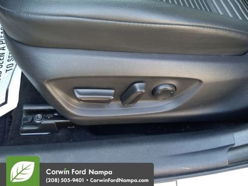 Used 2022 Toyota Camry SE image 12