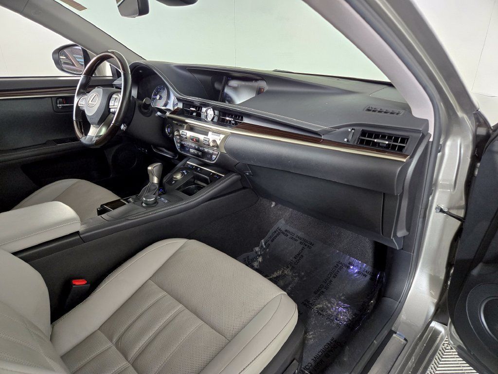 Used 2017 Lexus ES 350 FWD image 18
