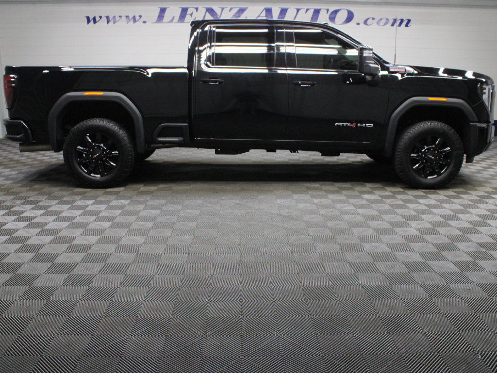 Used 2025 GMC Sierra 2500 AT4 AWD/4WD image 2