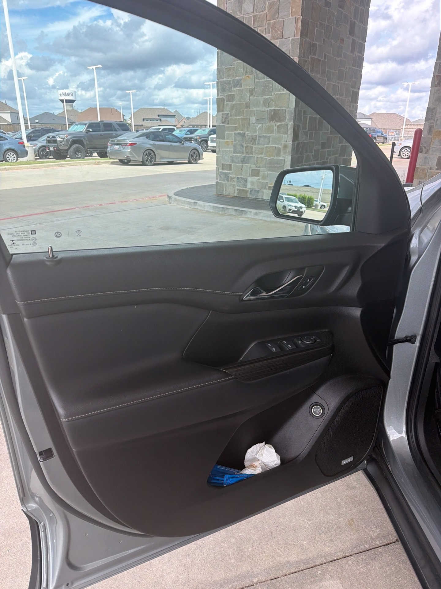 Used 2023 GMC Acadia SLT FWD image 17