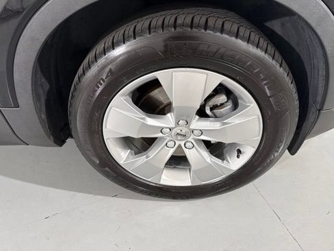 Used 2022 Volvo XC40 T5 Momentum AWD/4WD image 16