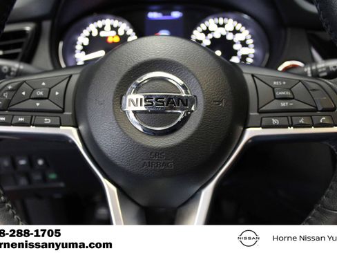 Used 2020 Nissan Rogue SV AWD/4WD image 9
