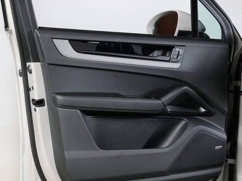New 2026 Porsche Cayenne image 28