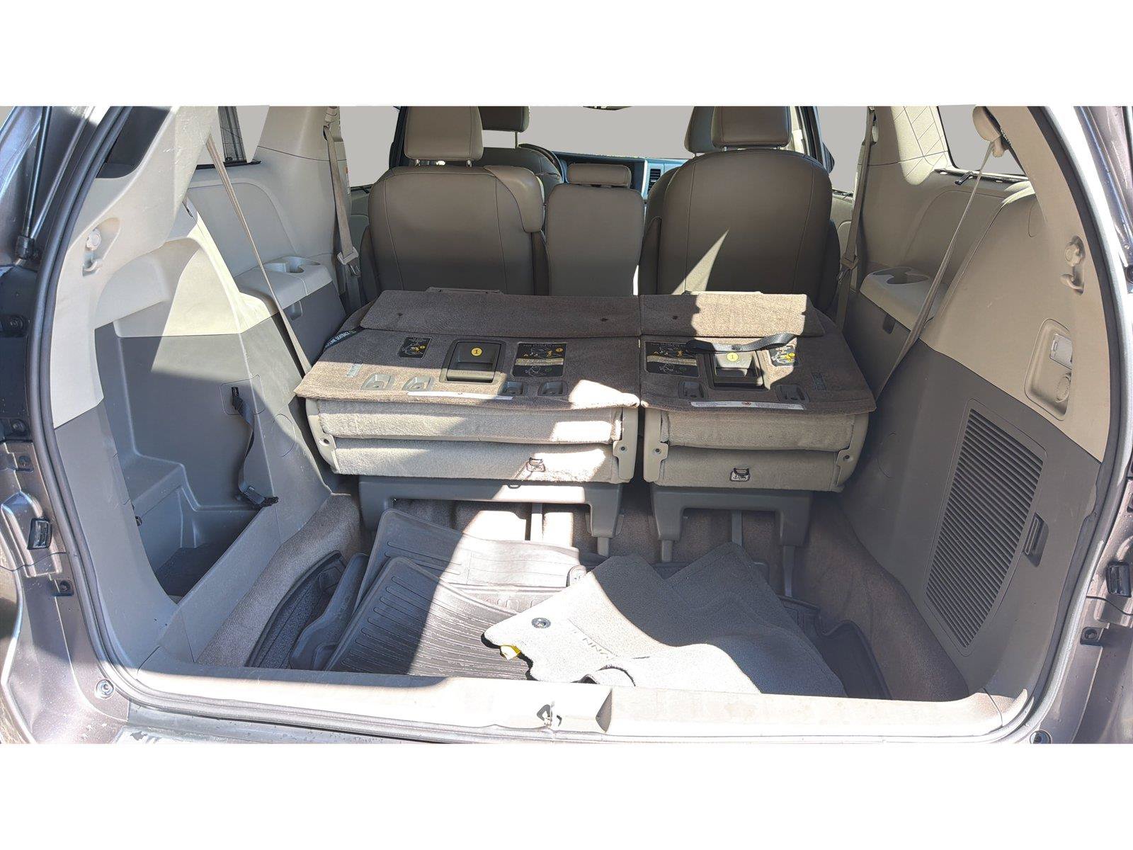 Used 2017 Toyota Sienna XLE w/ Cargo Management Package FWD image 12