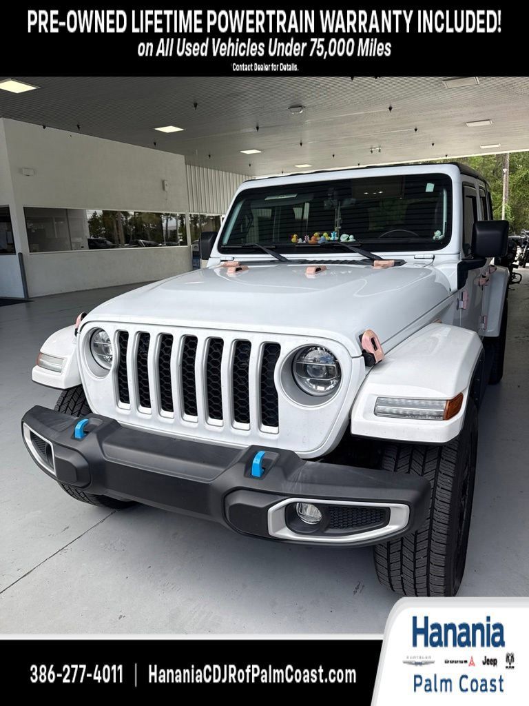 Used 2022 Jeep Wrangler Unlimited Sahara AWD/4WD image 3