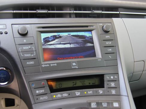 Used 2015 Toyota Prius Four FWD image 17