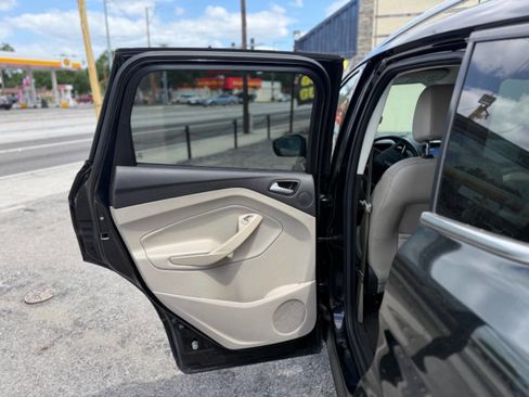 Used 2017 Ford Escape Titanium image 7