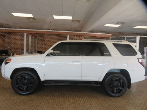 Used 2016 Toyota 4Runner SR5 RWD image 72