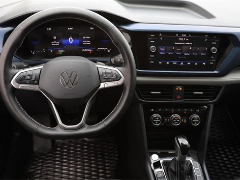 Certified 2024 Volkswagen Taos SE image 12