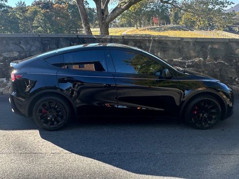 Used 2023 Tesla Model Y Long Range image 9