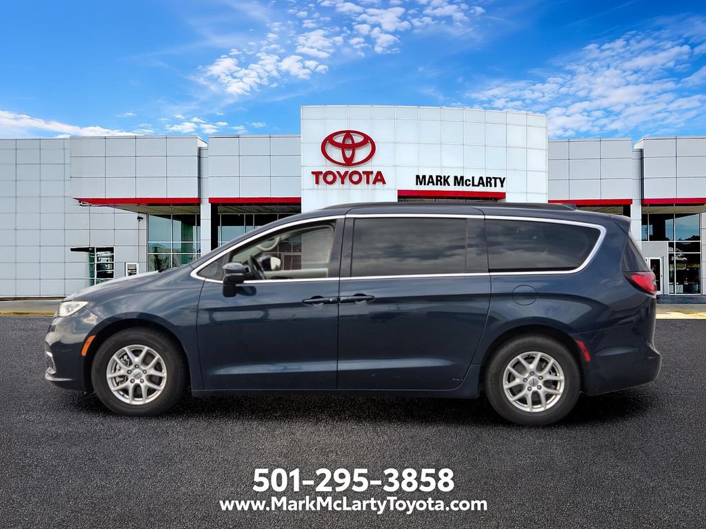 Used 2022 Chrysler Pacifica Touring-L FWD image 2