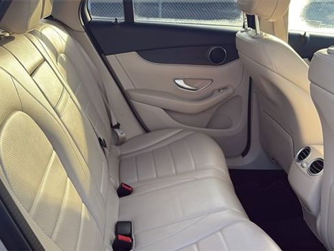 Used 2022 Mercedes-Benz GLC 300 image 29