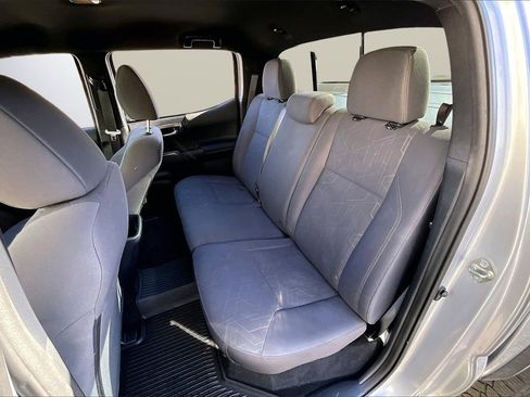 Used 2019 Toyota Tacoma TRD Off-Road w/ Technology Package image 20