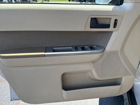 Used 2009 Ford Escape XLT AWD/4WD image 10