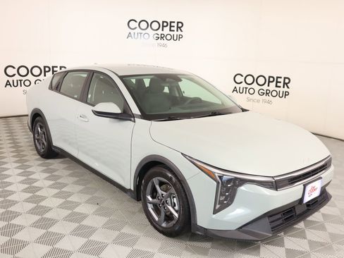 Used 2025 Kia K4 LXS image 1