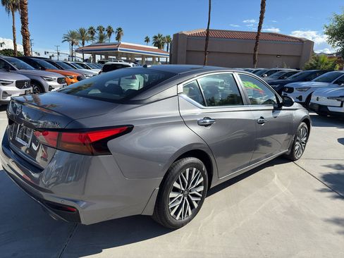 Used 2024 Nissan Altima 2.5 SV w/ SV Premium Package image 7