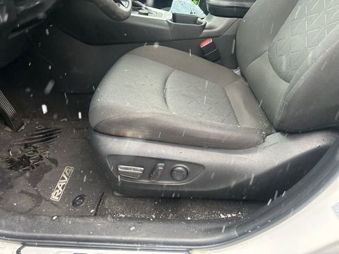 Used 2021 Toyota RAV4 XLE w/ Convenience Package image 21