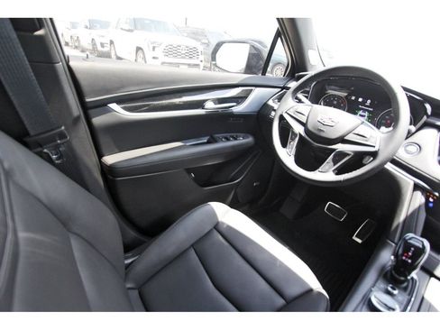 New 2026 Cadillac XT5 Sportv w/ LPO, Onyx Lite Package AWD/4WD image 8