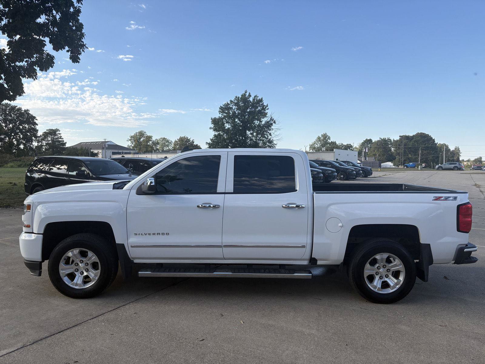 Used 2017 Chevrolet Silverado 1500 LT w/ LT Convenience Package AWD/4WD image 21