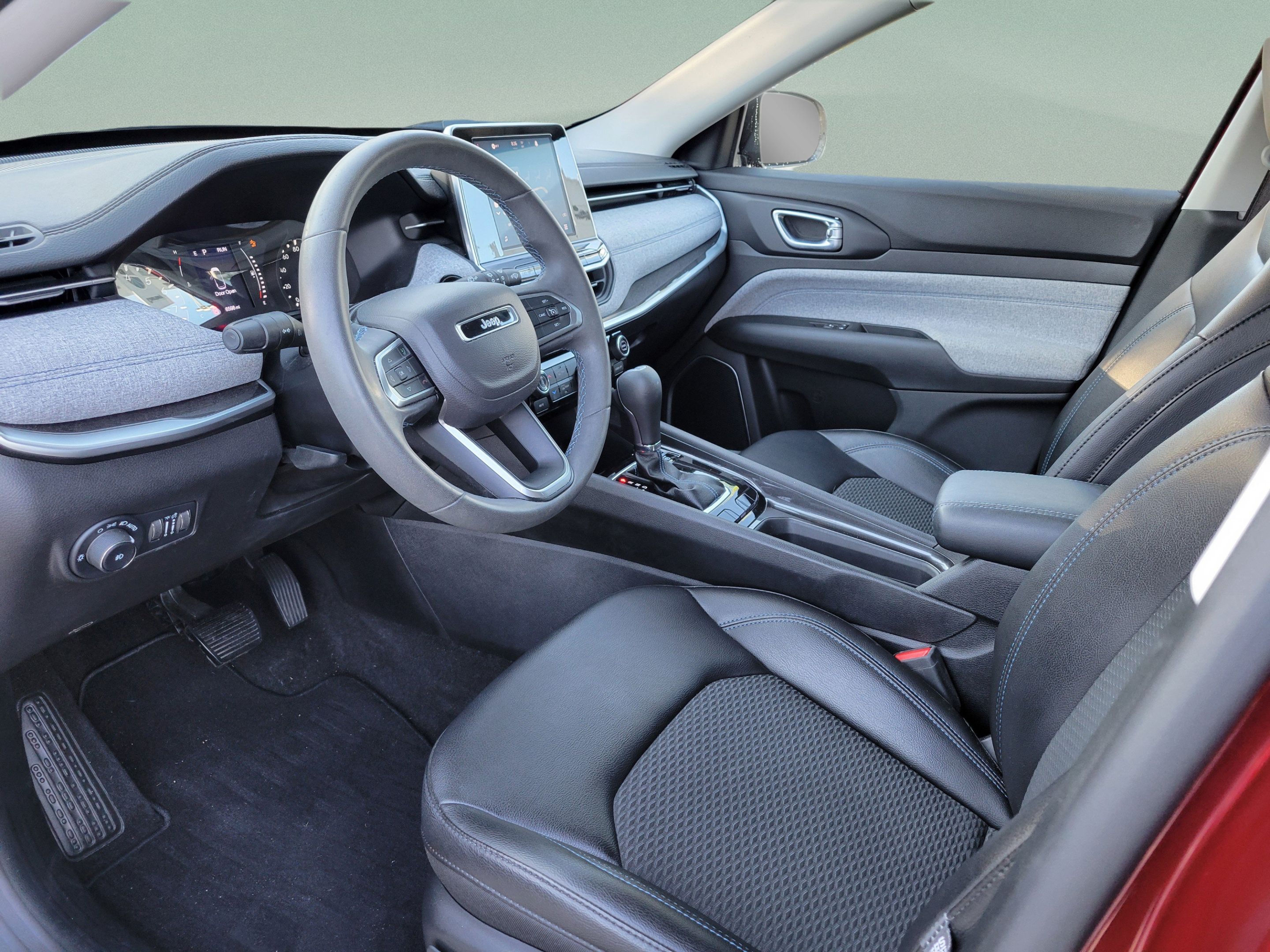 Used 2022 Jeep Compass Latitude FWD image 14
